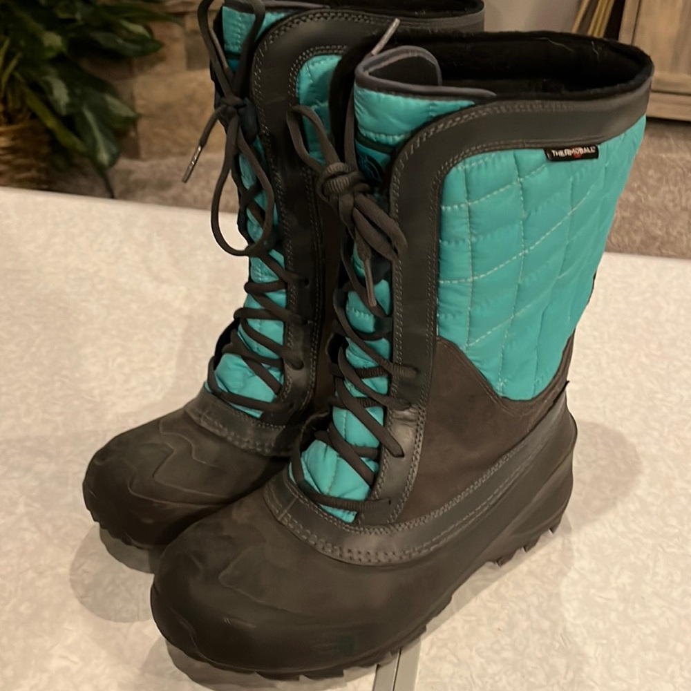 Brand new women’s North Face Boots